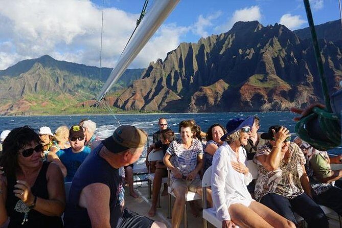 Deluxe Na Pali Sunset Tour on the Lucky Lady - Key Things You Should Know Before You Go